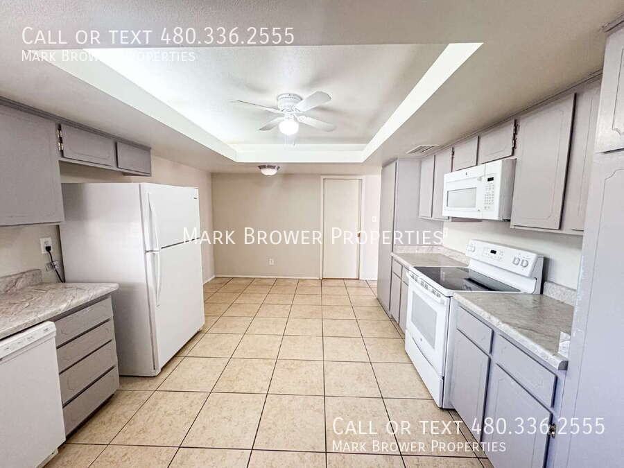 910 E La Jolla Dr - Photo 5 of 21