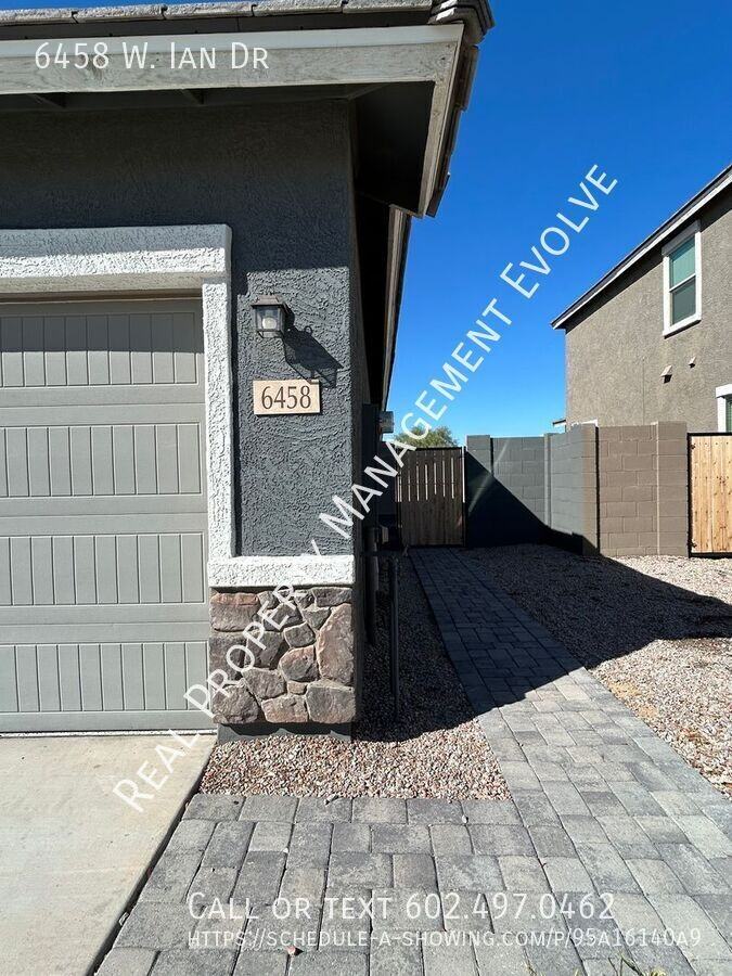 6458 West Ian Drive - Photo 4 of 45