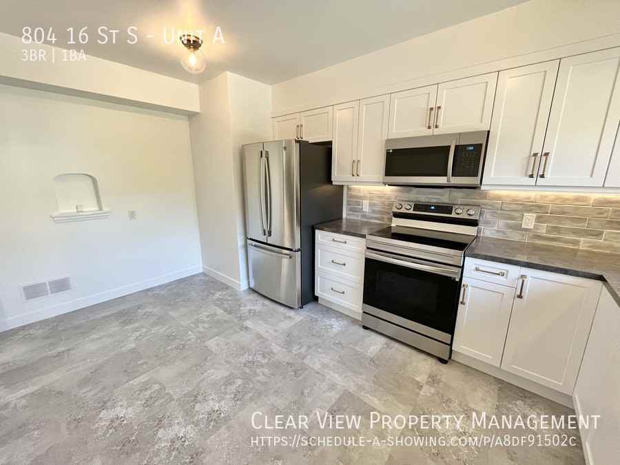 804 16 St S #A - Photo 2 of 17