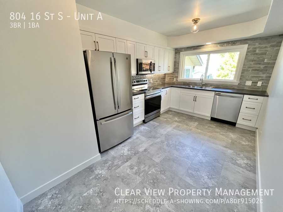 804 16 St S #A - Photo 3 of 17