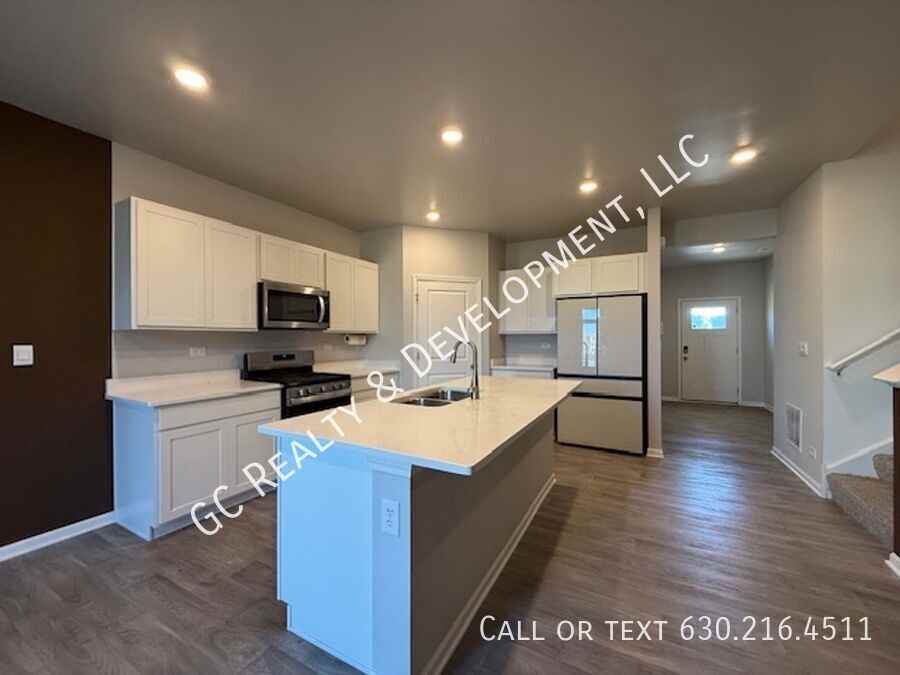 1694 Cottage Dr - Photo 3 of 33