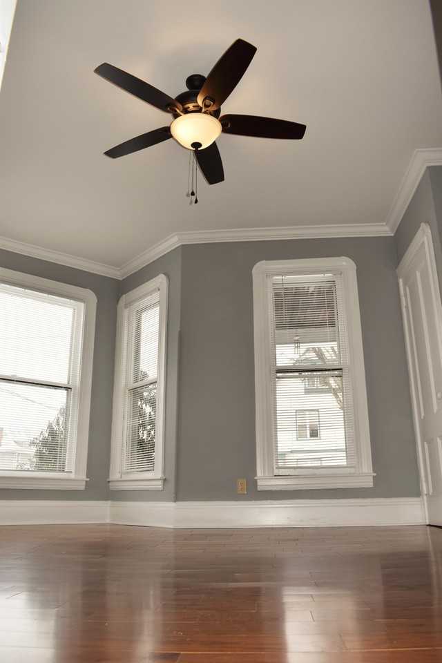 533 W Gray St #A - Photo 5 of 24