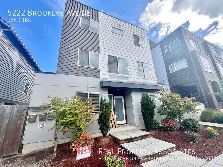 5222 Brooklyn Avenue Northeast #3