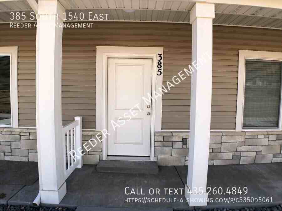 385 S 1540 E - Photo 2 of 17
