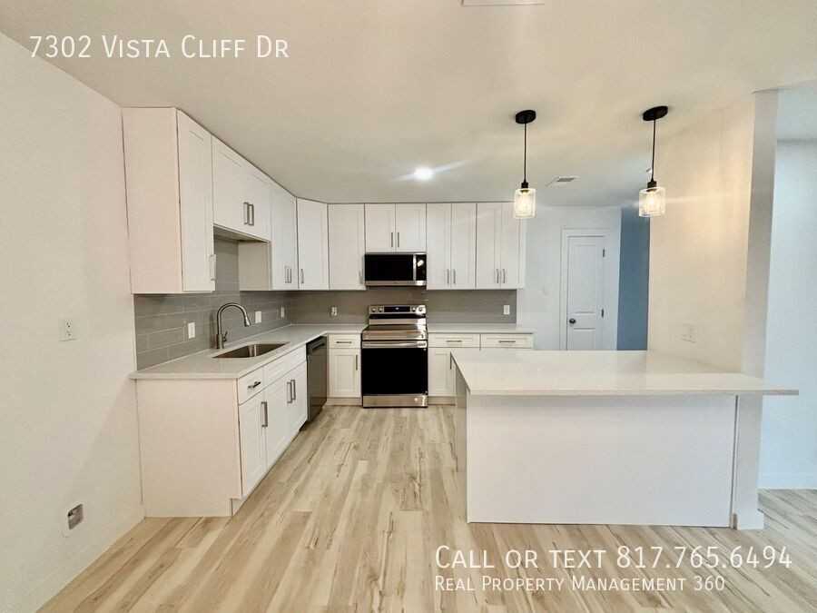 7302 Vista Cliff Drive - Photo 4 of 17