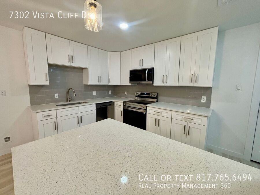 7302 Vista Cliff Drive - Photo 5 of 17