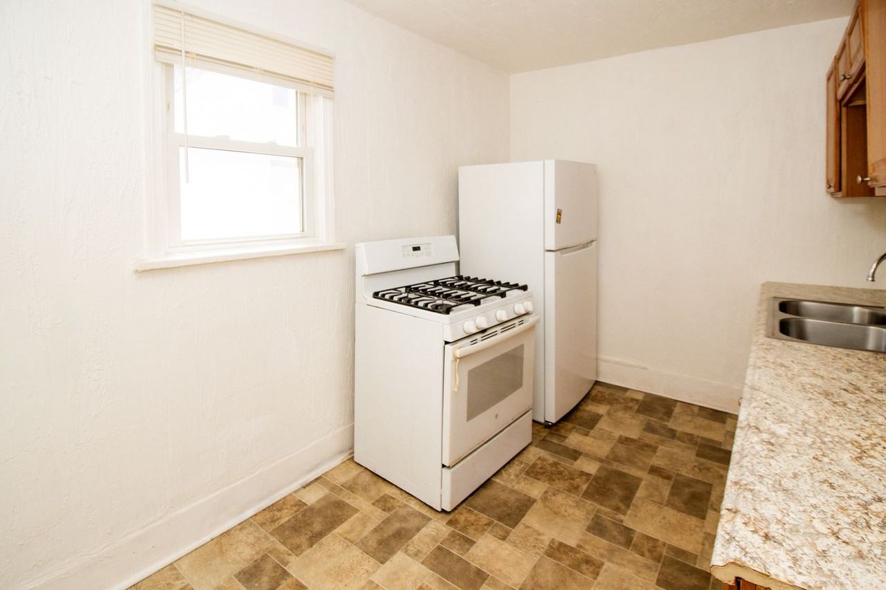 636 Allyn St #2 - Photo 4 of 10