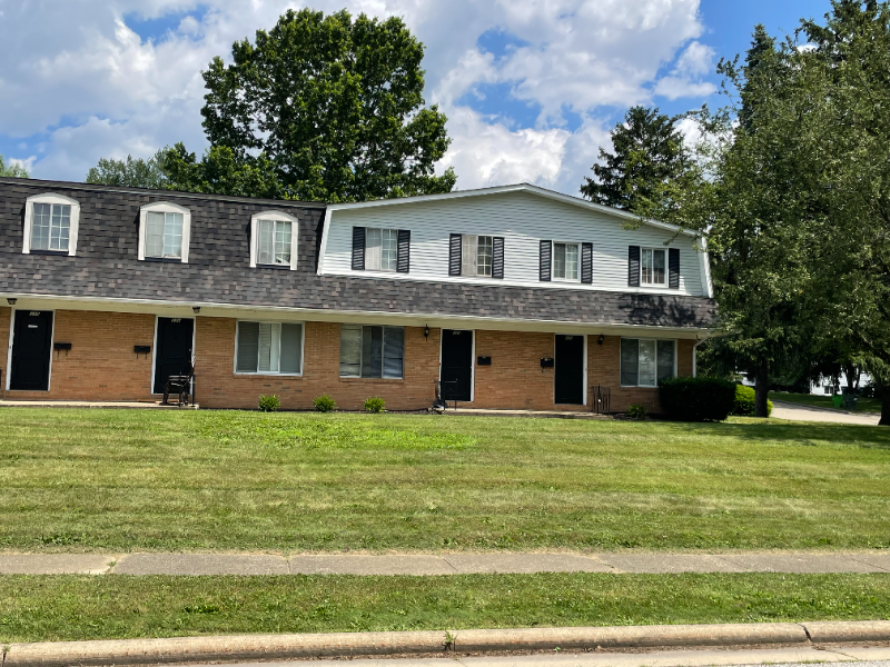 415 Sheraton Dr Nw #415 - Photo 3 of 8