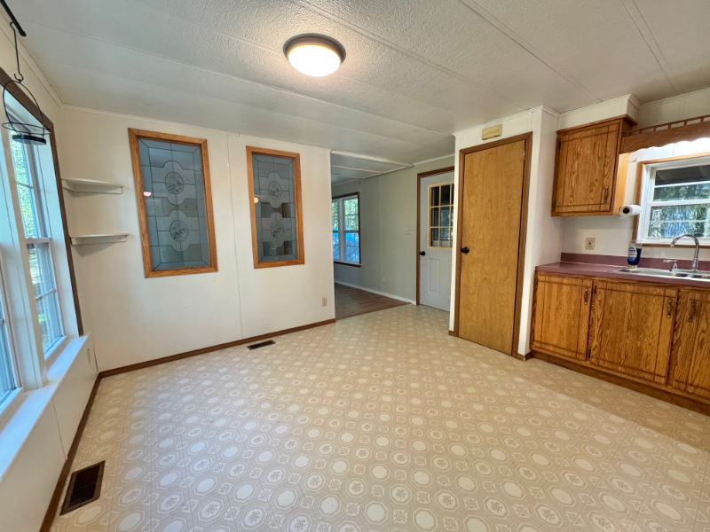 24 Oakwood Ln - Photo 3 of 20