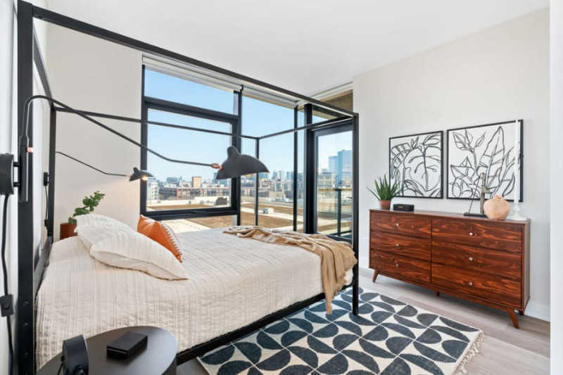 1063 W Van Buren St - Photo 4 of 11