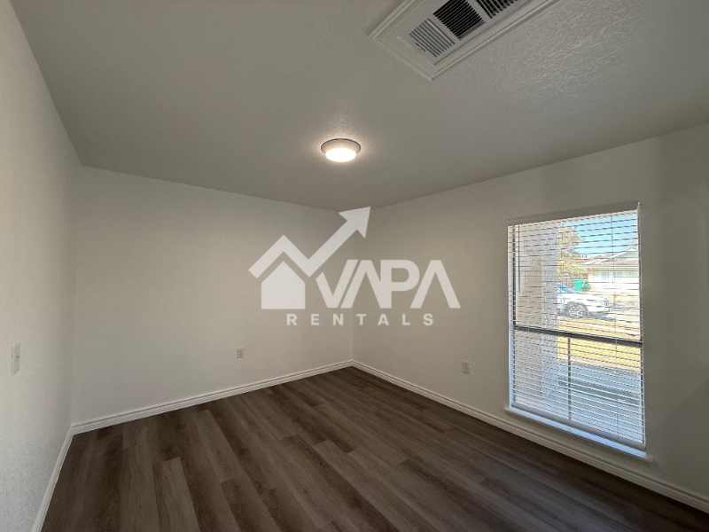 10310 Little Sugar Crk - Photo 7 of 17