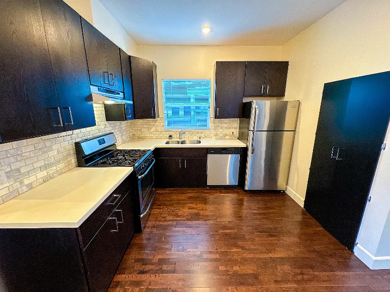 836B 35th St #B - Photo 4 of 20