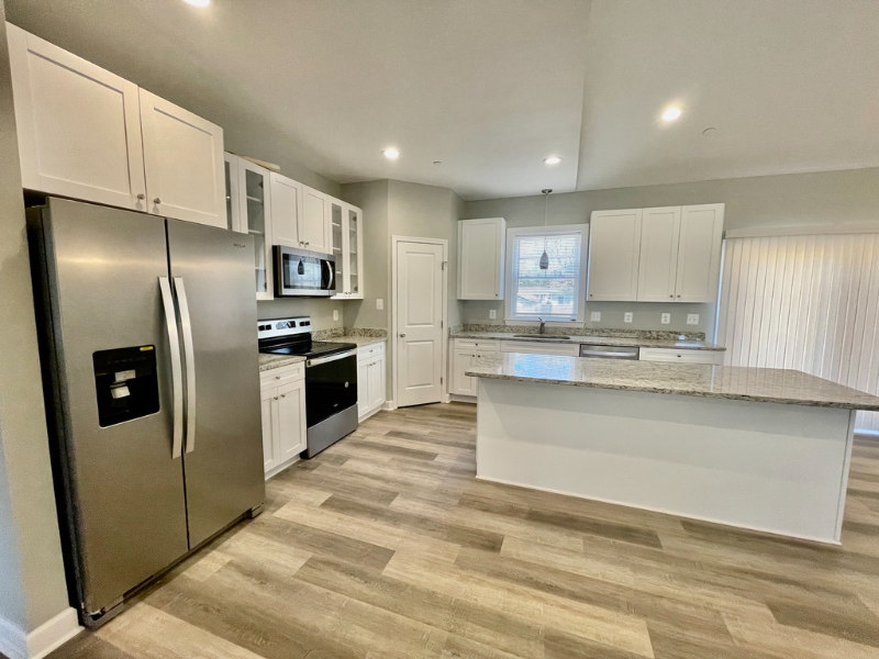 26165 Sandy Ct - Photo 3 of 20