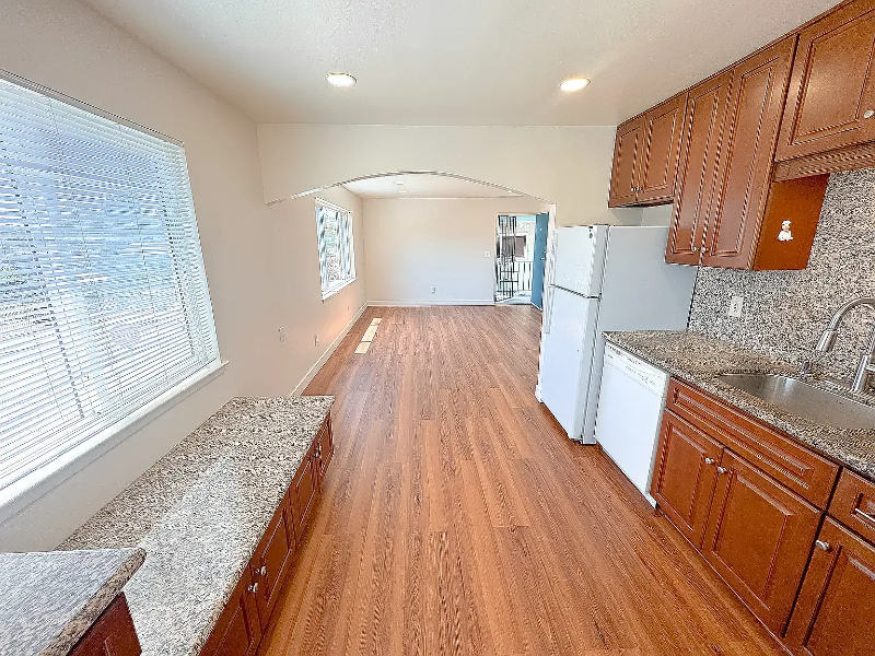 4802B Daisy St #B - Photo 3 of 18