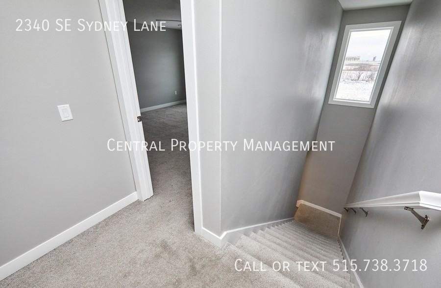 2340 Se Sydney Ln - Photo 3 of 19