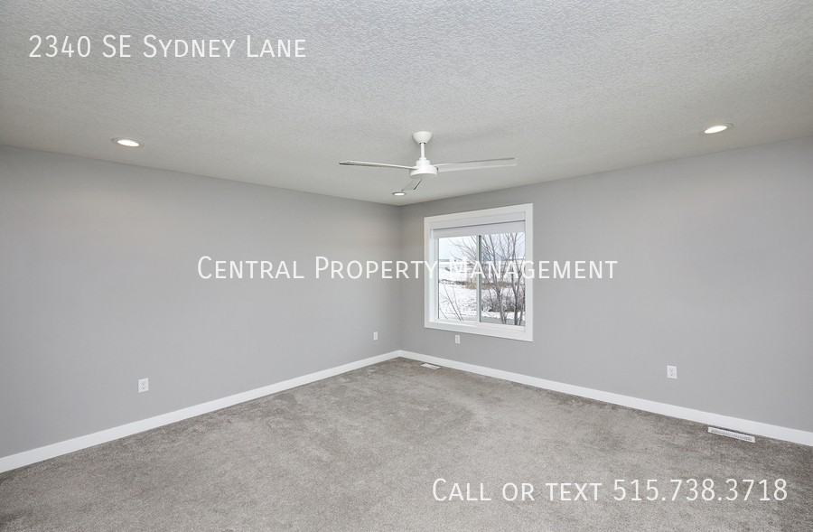 2340 Se Sydney Ln - Photo 4 of 19