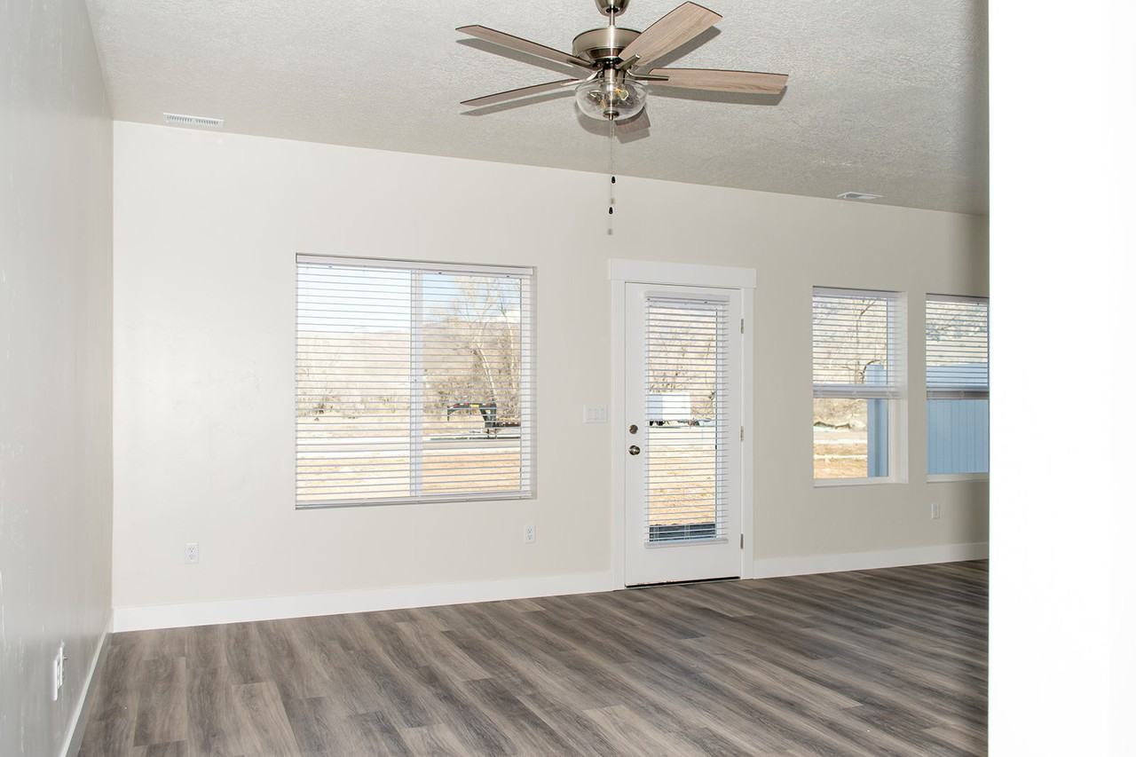 106 W 425 N - Photo 3 of 17