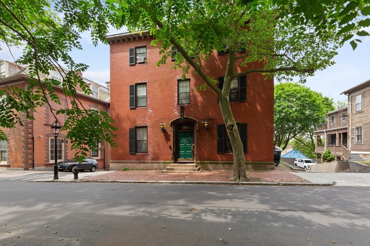 144 Benefit Street - Photo 6 of 50