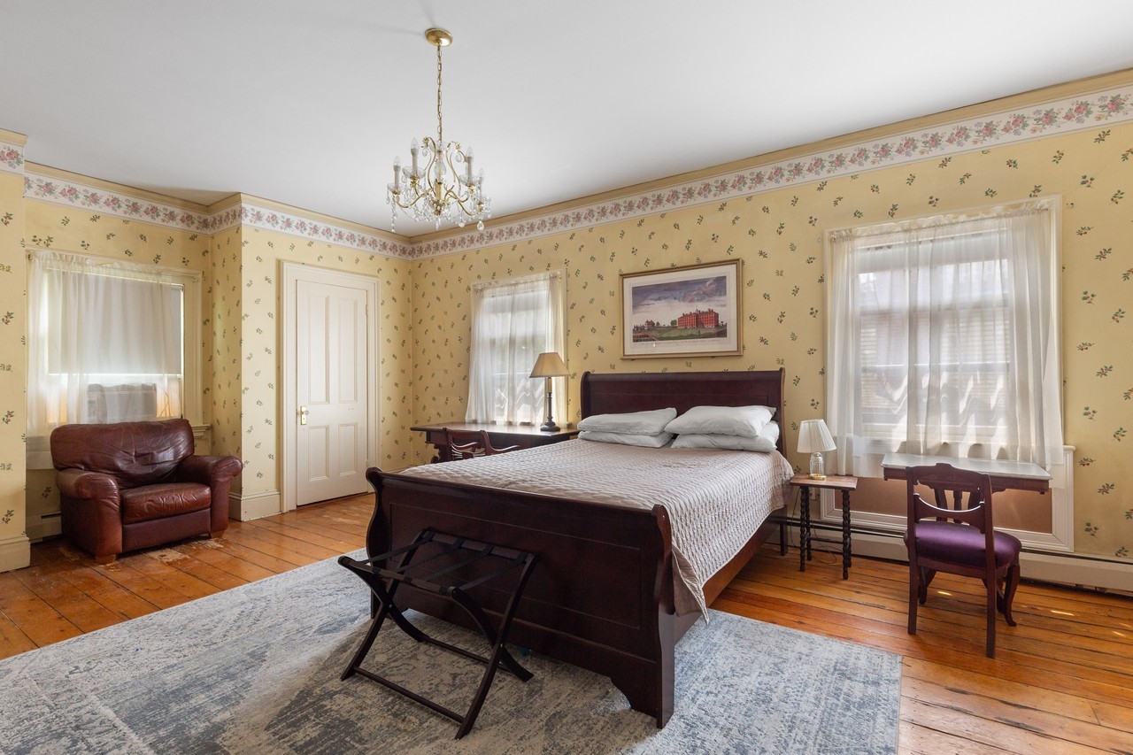 144 Benefit Street - Photo 4 of 15