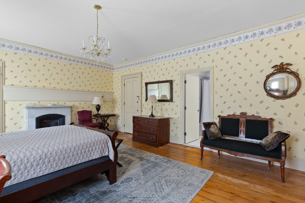 144 Benefit Street - Photo 6 of 15