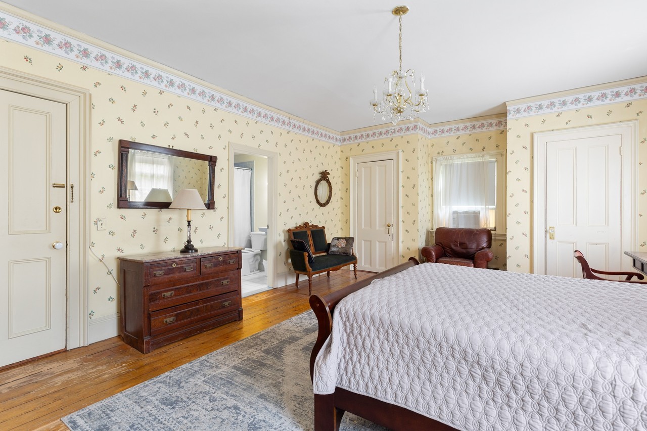 144 Benefit Street - Photo 7 of 15