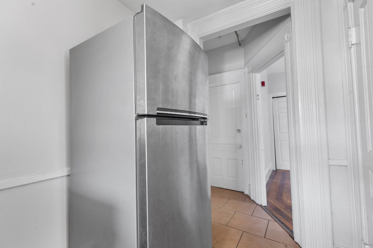 296 Washington Avenue - Photo 6 of 24