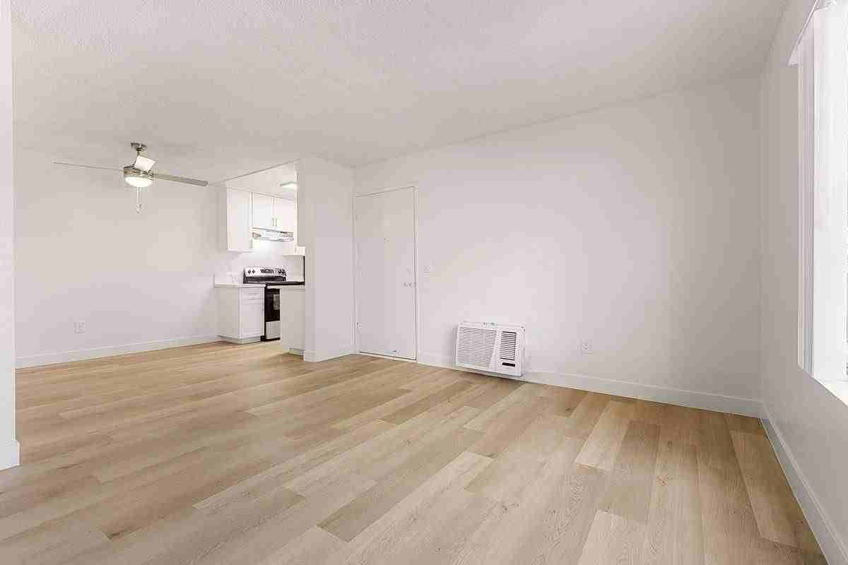 265 H Street - Photo 3 of 10