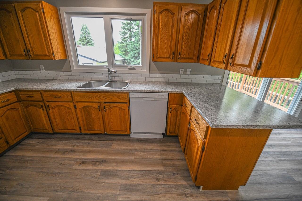 7638 97a St - Photo 5 of 31