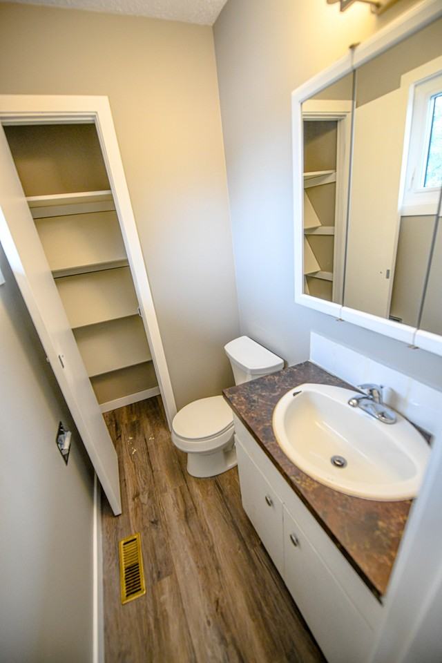 7638 97a St - Photo 7 of 31