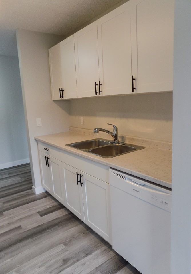 8111 8111 96 StreetBlock D - 223 #223FR - Photo 3 of 13