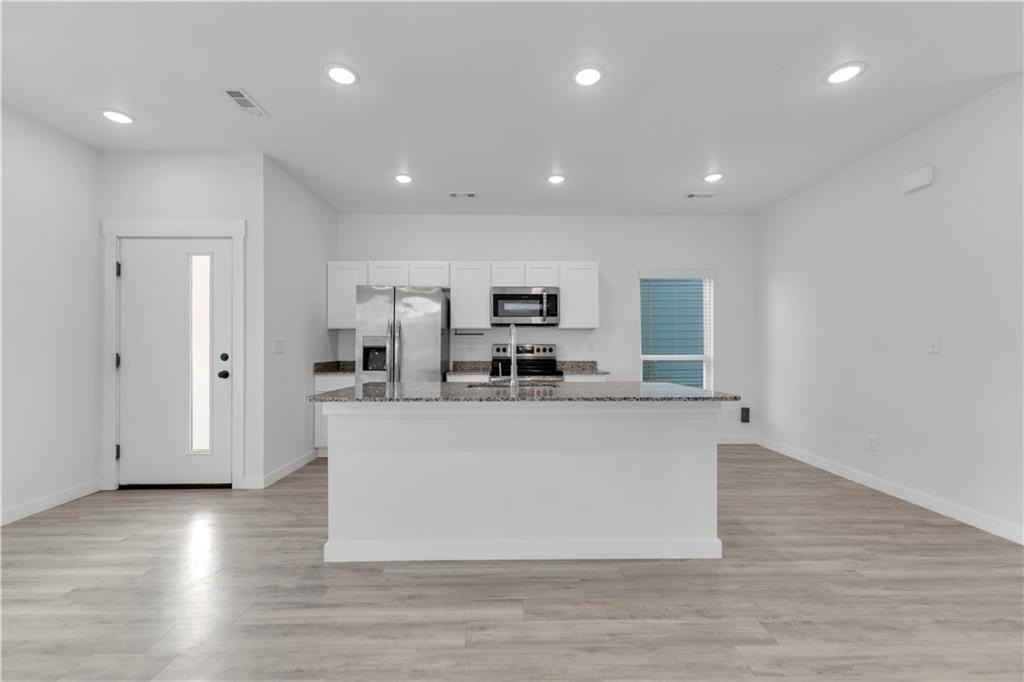 960 Illinois Ave - Photo 2 of 15