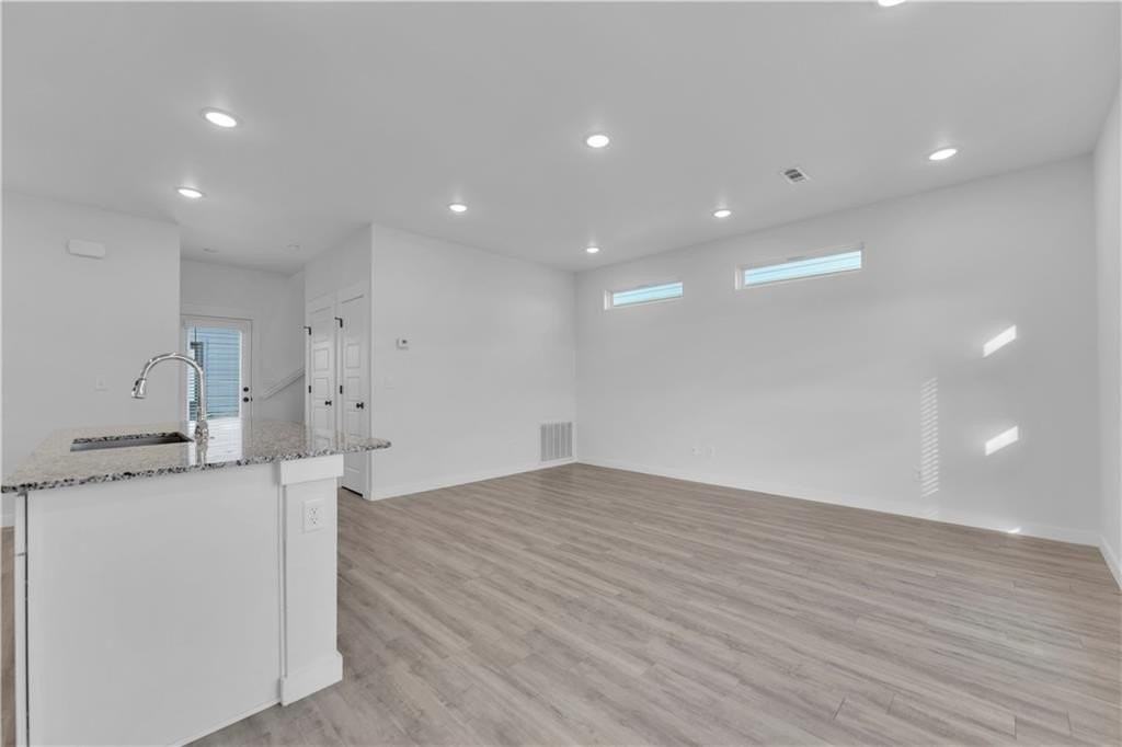 960 Illinois Ave - Photo 4 of 15