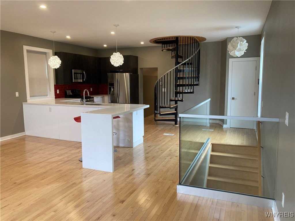 62 Tracy St - Photo 2 of 20