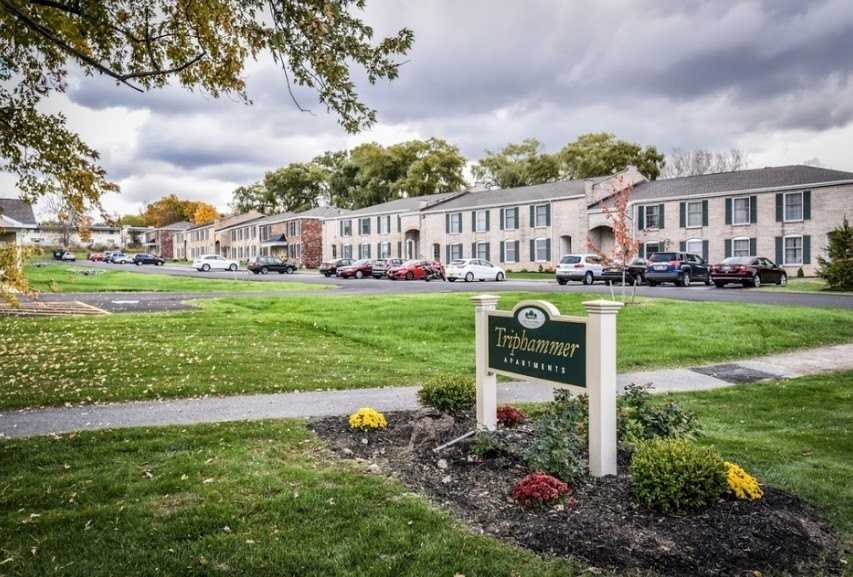 5 Cinema Dr - Photo 2 of 16