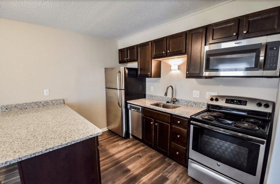 5 Cinema Dr - Photo 4 of 16