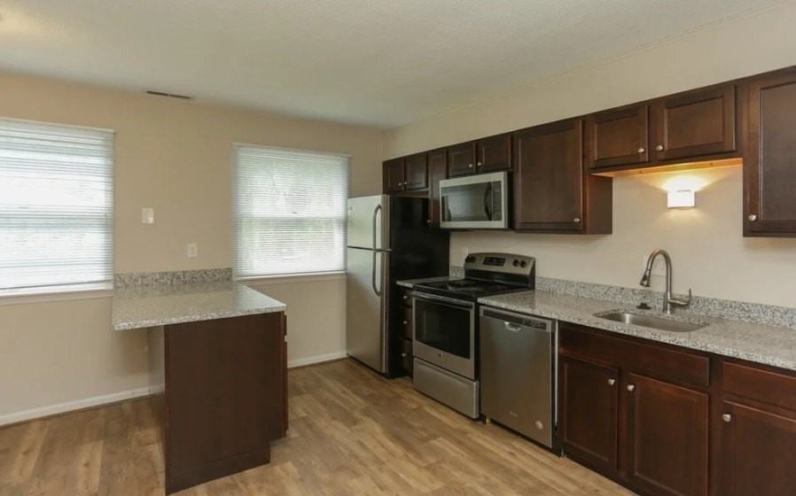 5 Cinema Dr - Photo 5 of 16