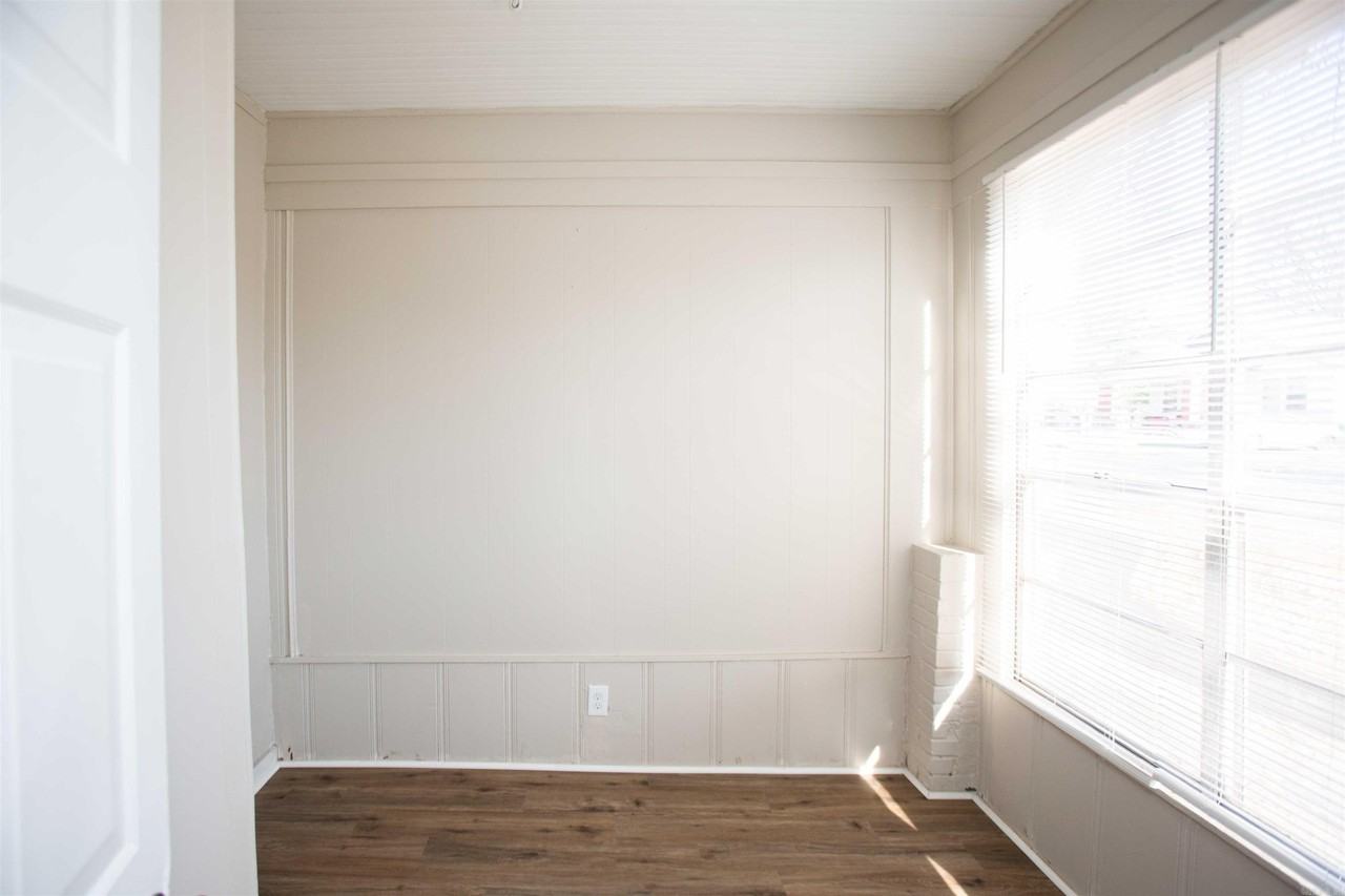 4224 W 16th St - Photo 4 of 22