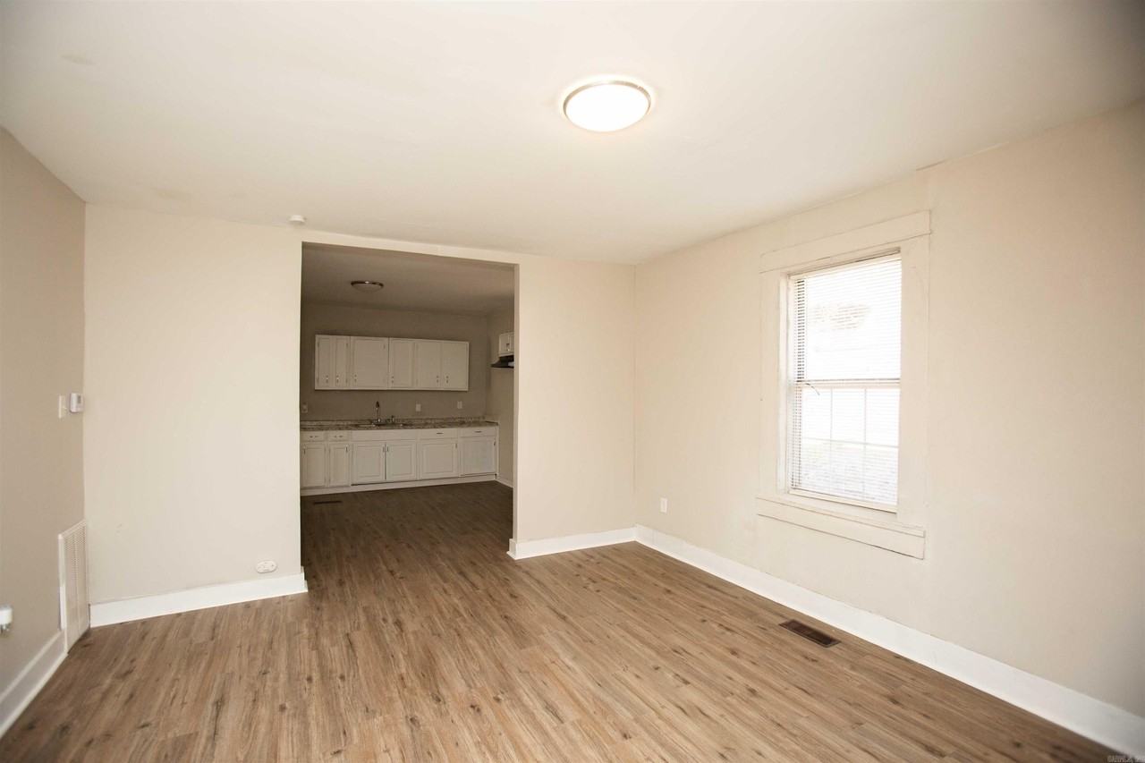 4224 W 16th St - Photo 6 of 22