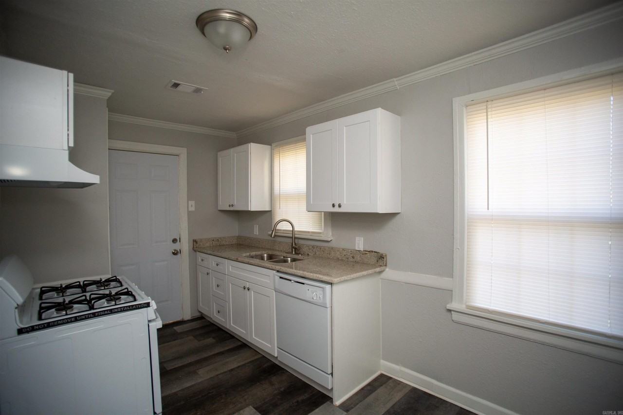 1412 Peyton St - Photo 2 of 13