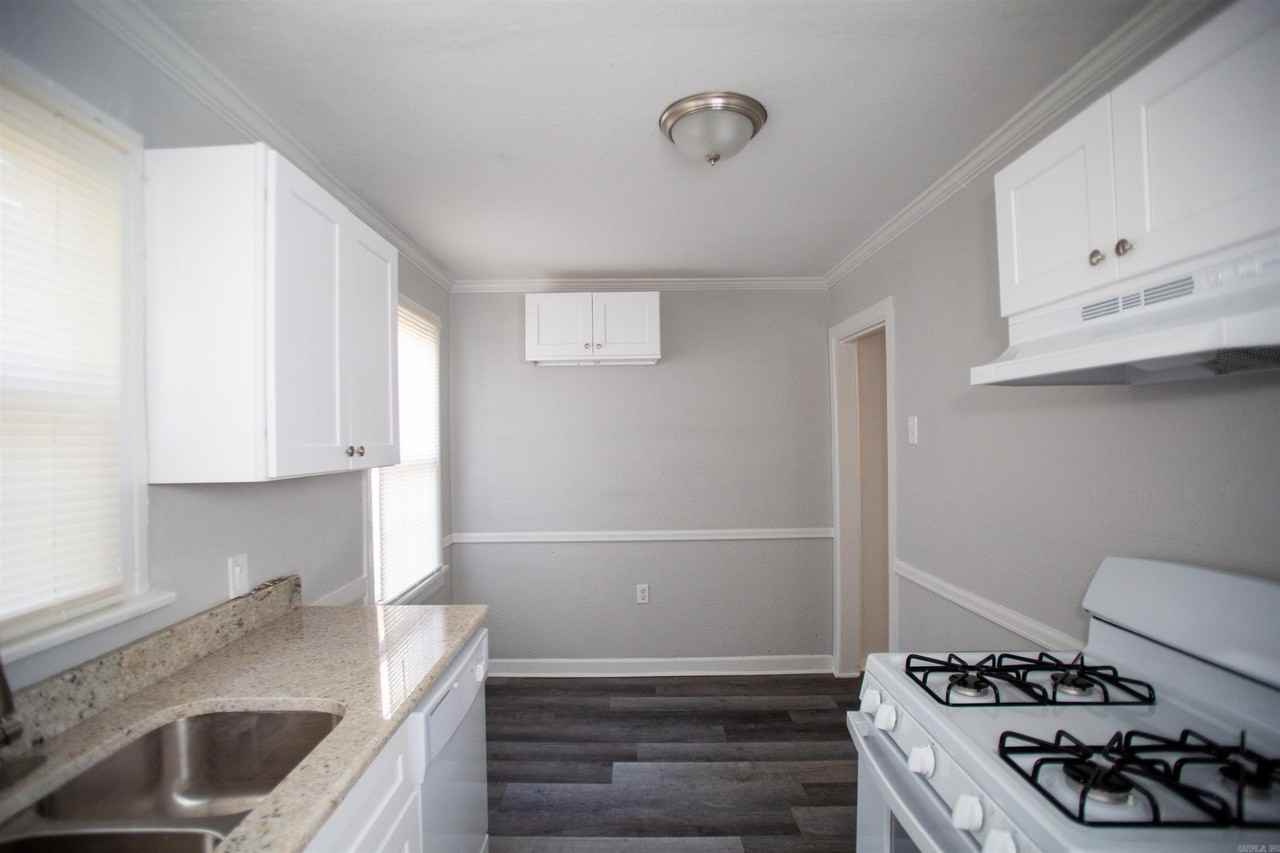 1412 Peyton St - Photo 4 of 13