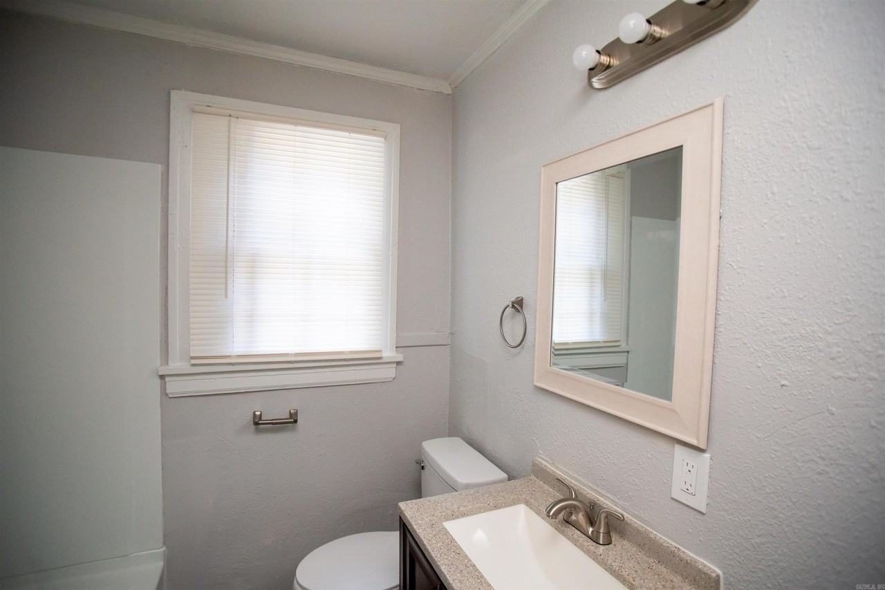 1412 Peyton St - Photo 6 of 13