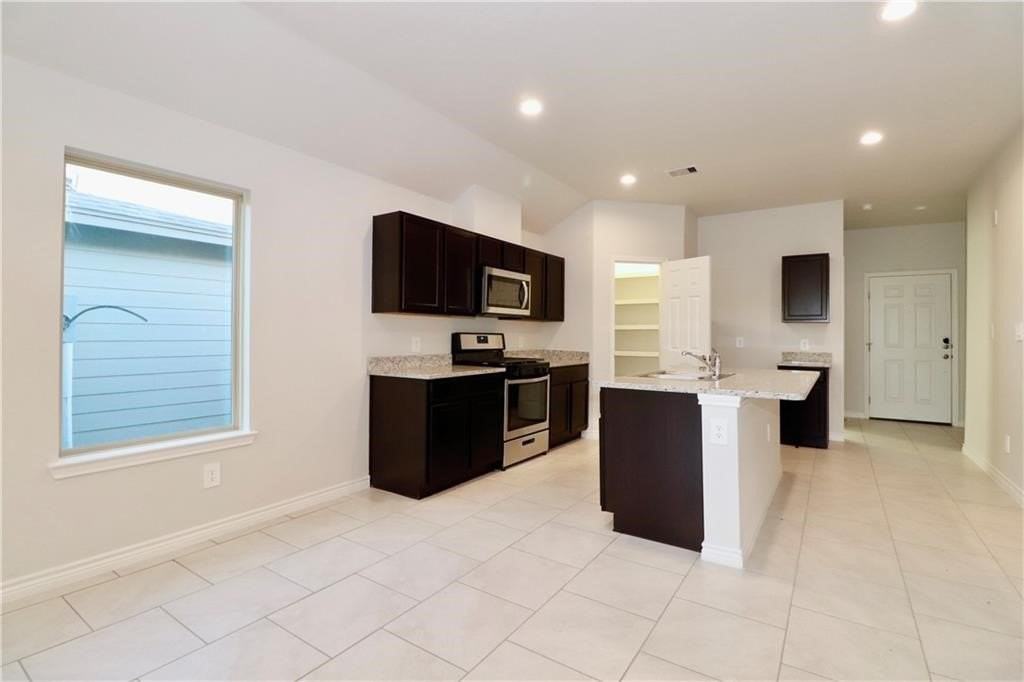 1930 Kentucky Derby Drive - Photo 4 of 15