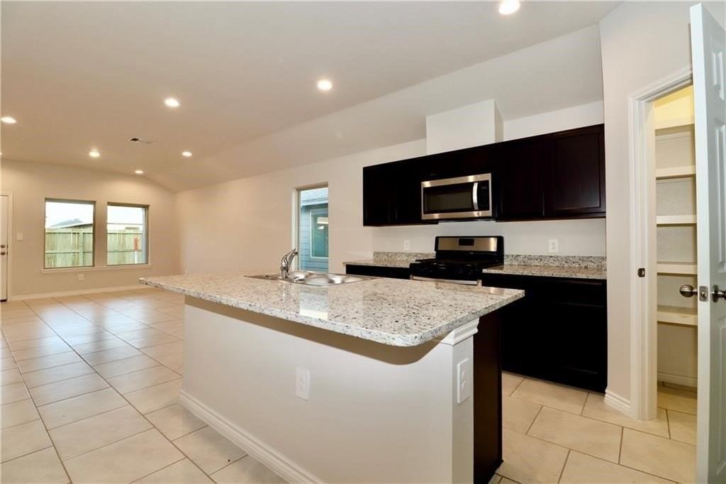 1930 Kentucky Derby Drive - Photo 5 of 15