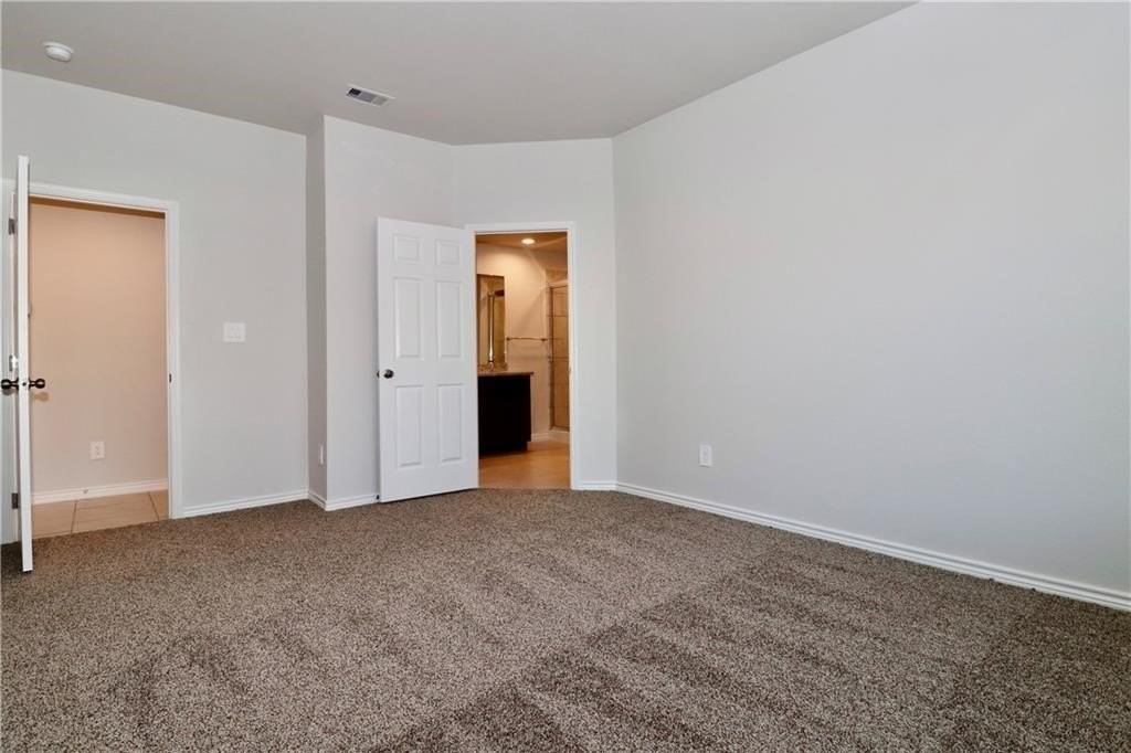 1930 Kentucky Derby Drive - Photo 7 of 15