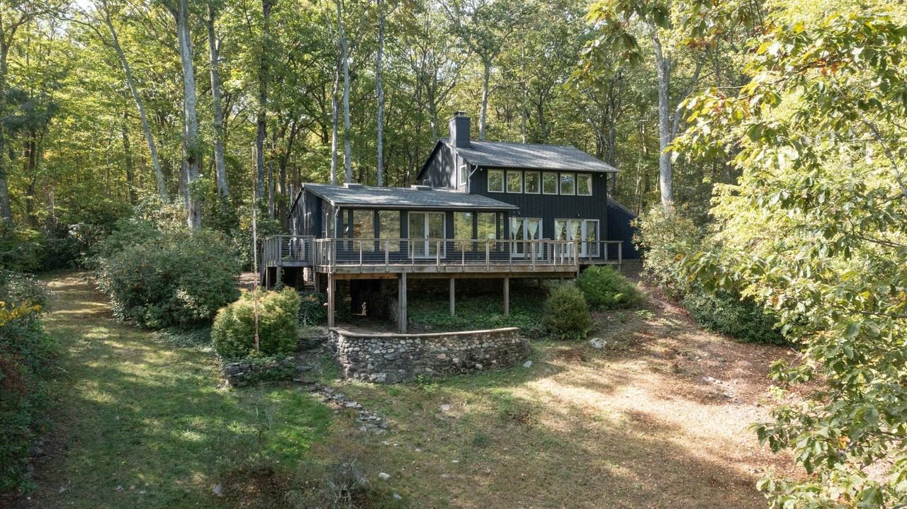 118 Lake Dr - Photo 2 of 33