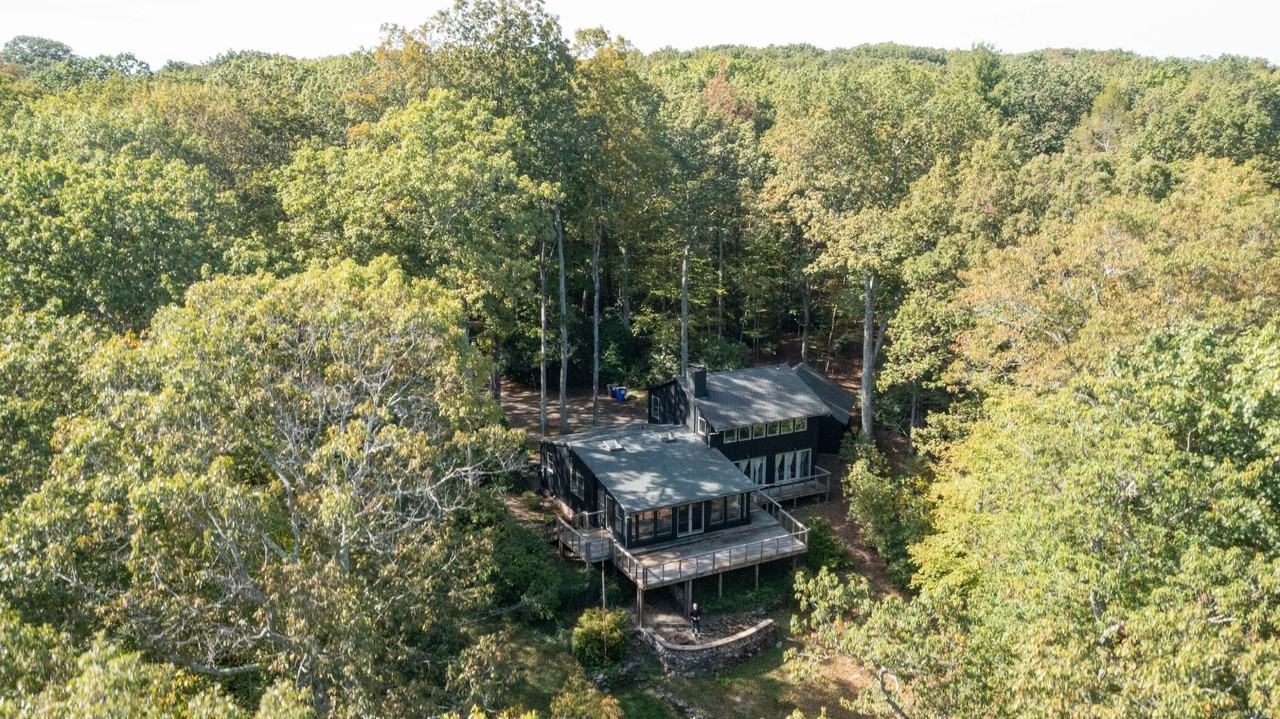 118 Lake Dr - Photo 3 of 33