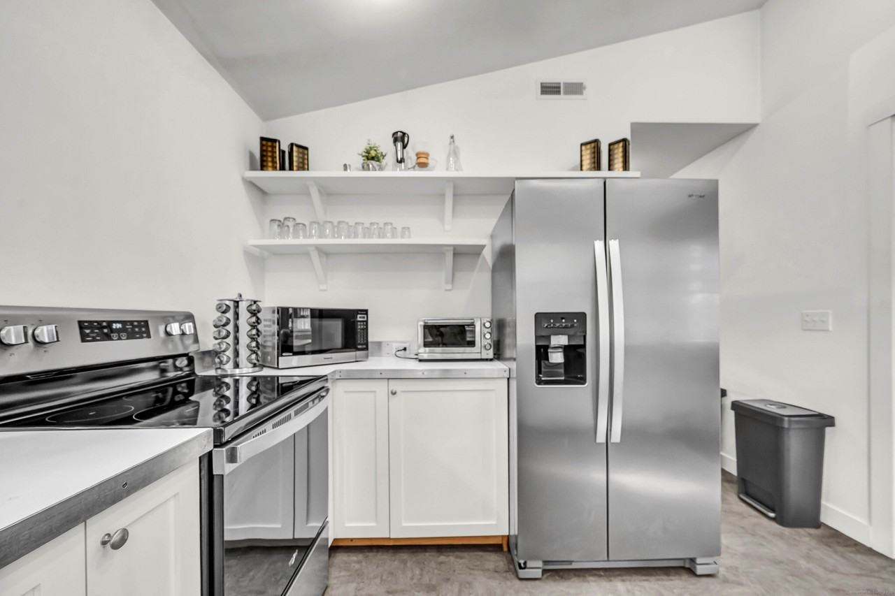 118 Lake Dr - Photo 7 of 33