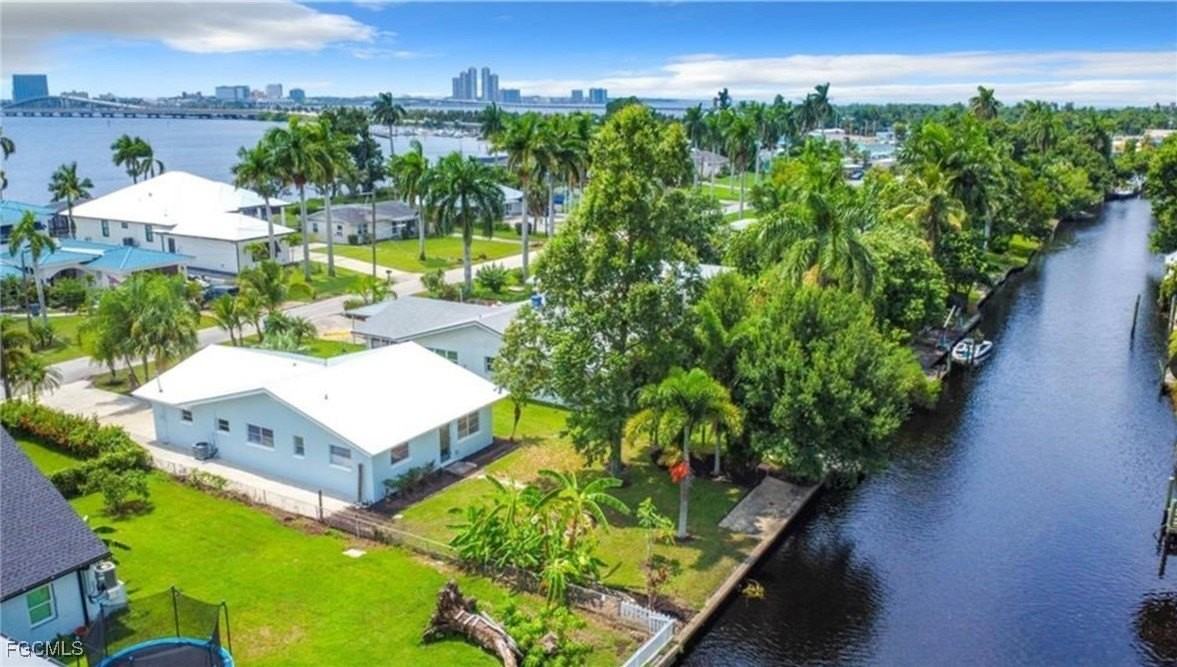 94 E North Shore Ave - Photo 2 of 15