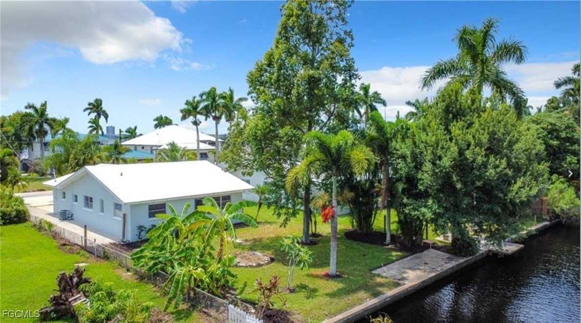 94 E North Shore Ave - Photo 3 of 15