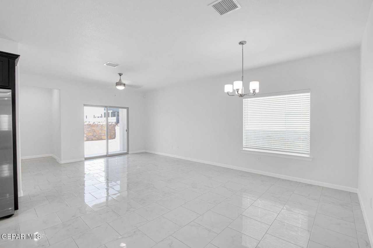 912 Brass Hill Ave - Photo 3 of 22